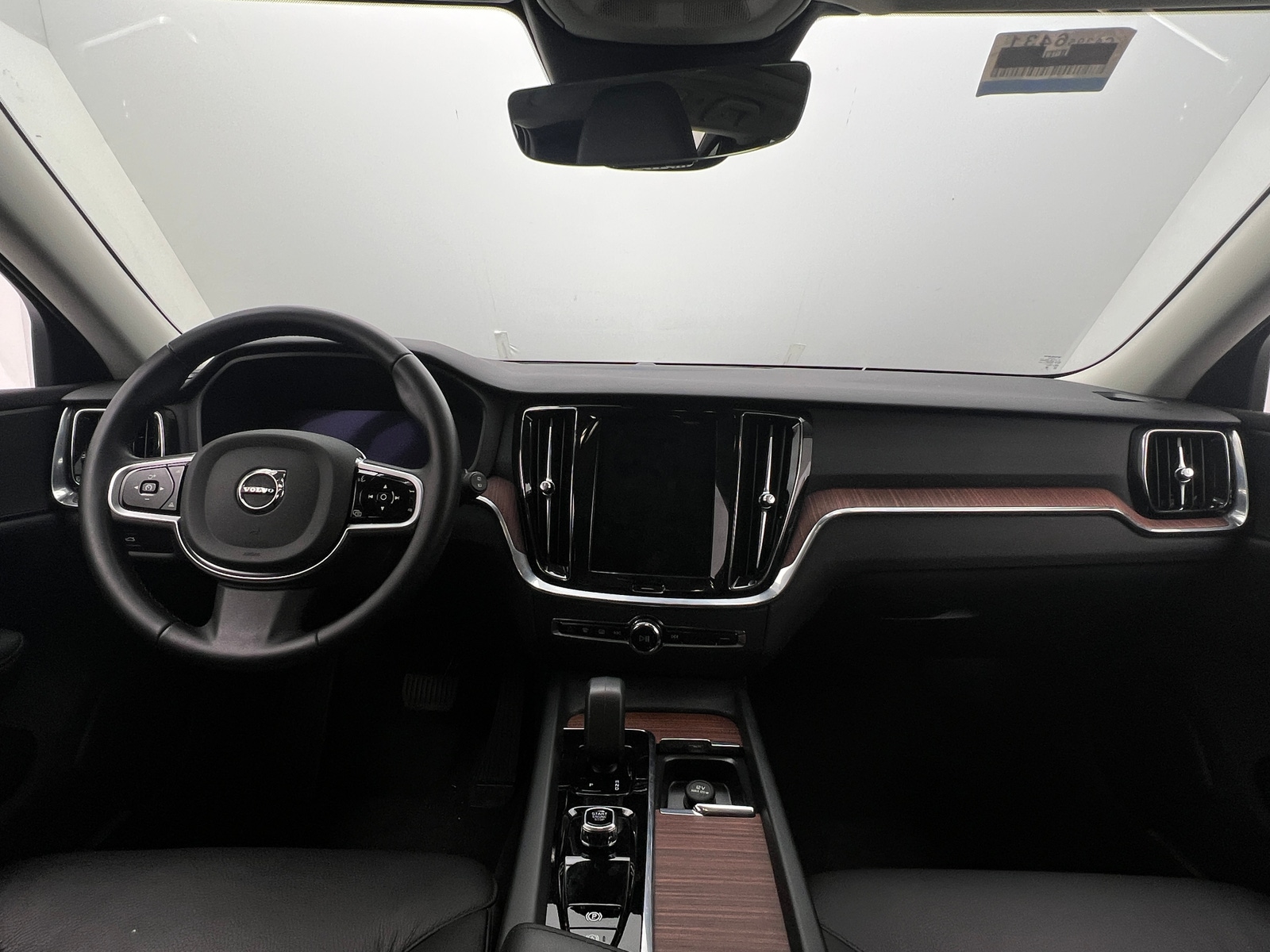 Thumbnail: 2025 Volvo V60 - 2