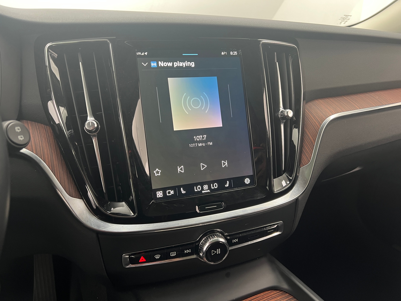 Thumbnail: 2025 Volvo V60 - 3