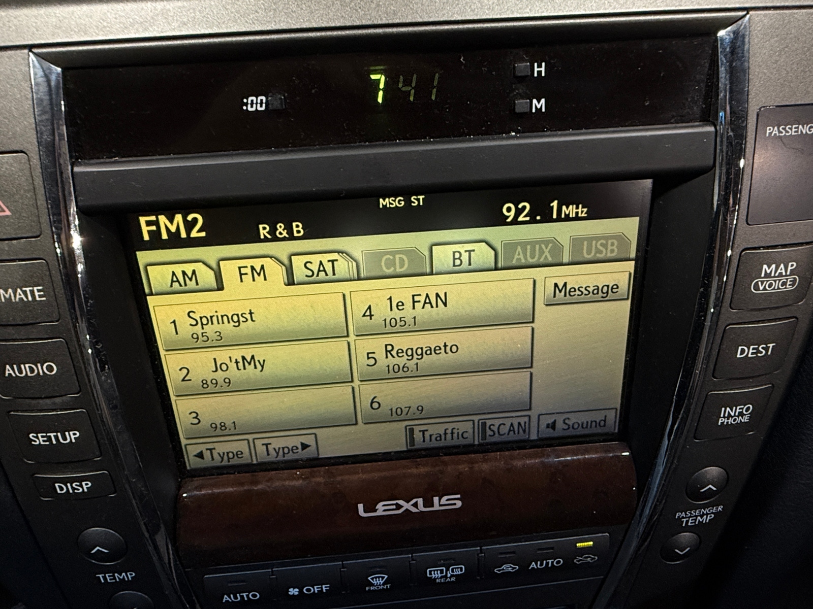 Thumbnail: 2010 Lexus ES - 3