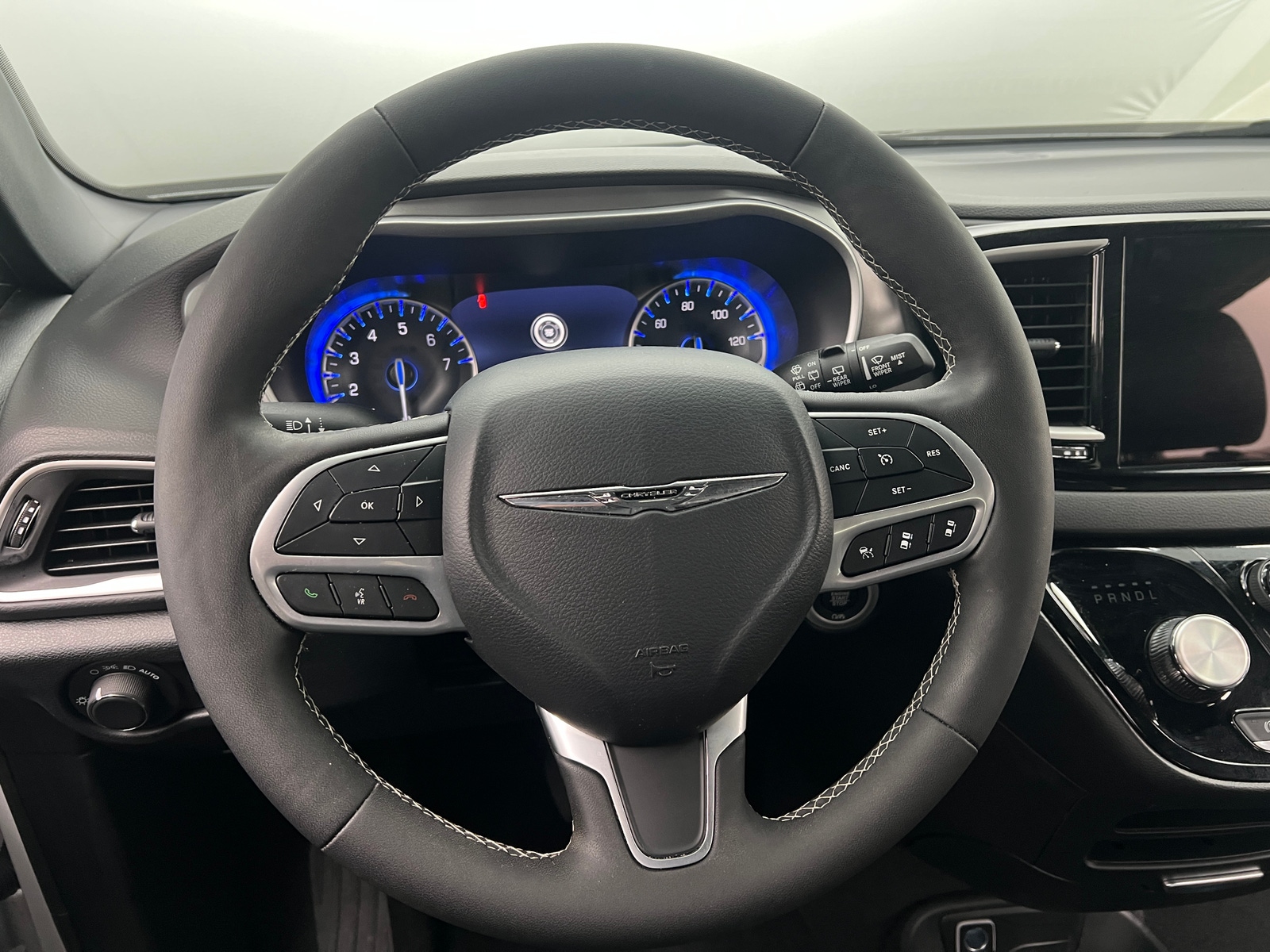 Thumbnail: 2025 Chrysler Voyager - 4