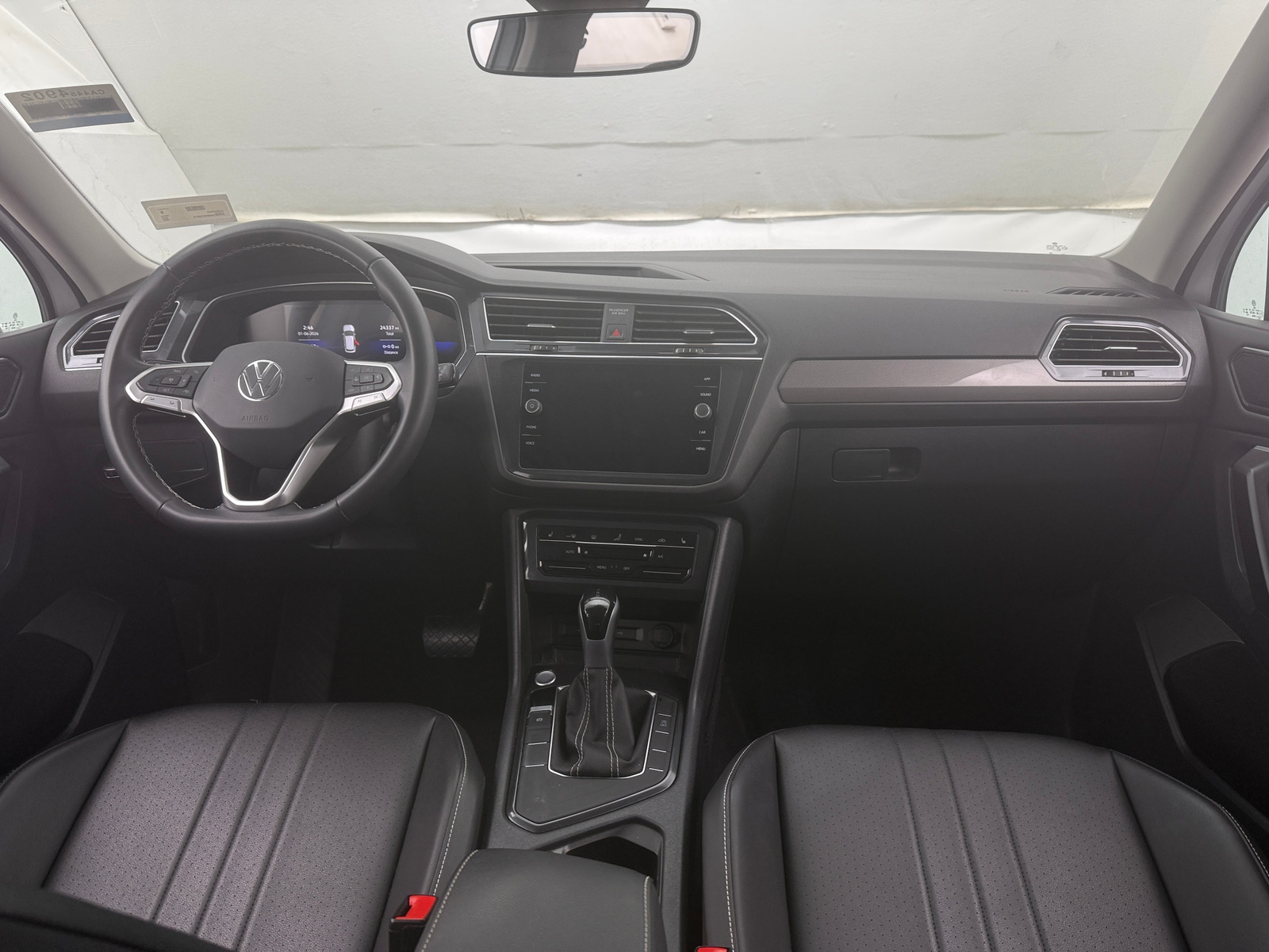 Thumbnail: 2023 Volkswagen Tiguan - 2