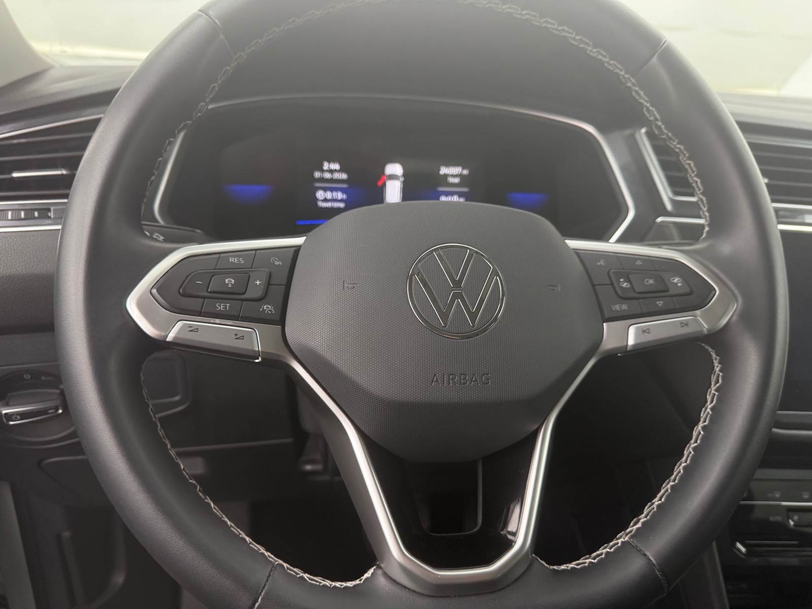 Thumbnail: 2023 Volkswagen Tiguan - 4