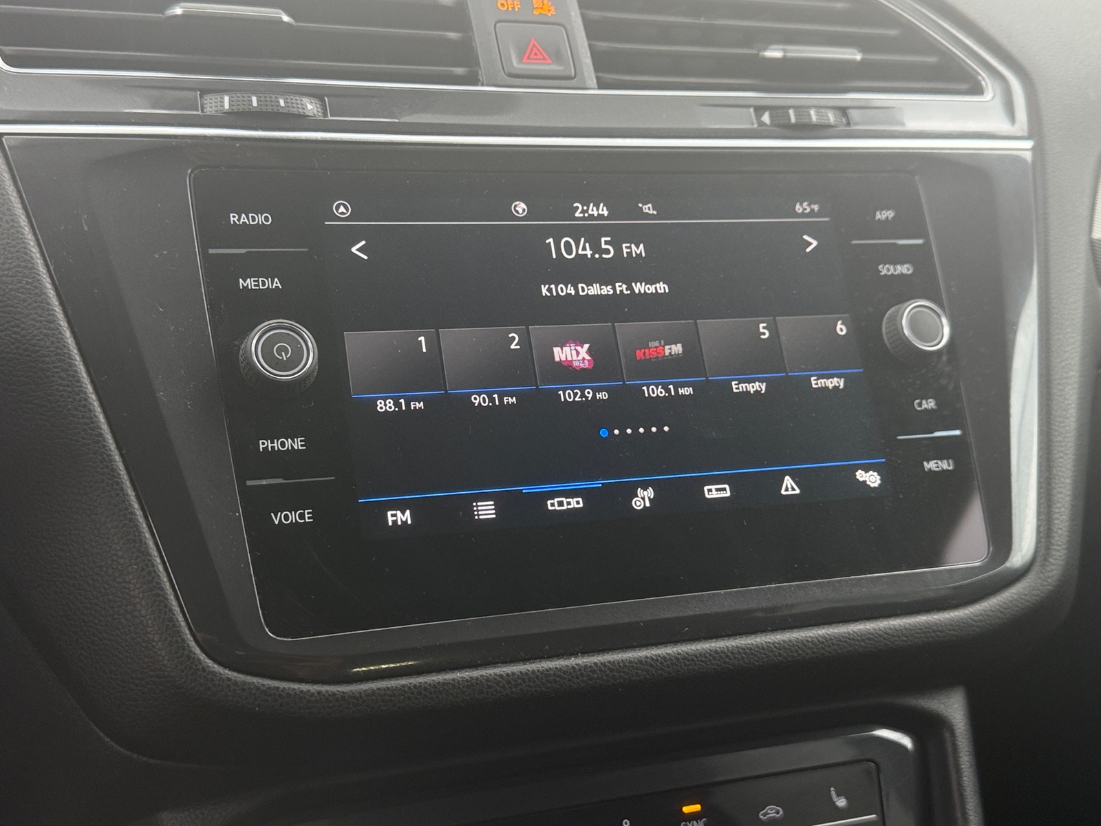 Thumbnail: 2023 Volkswagen Tiguan - 3