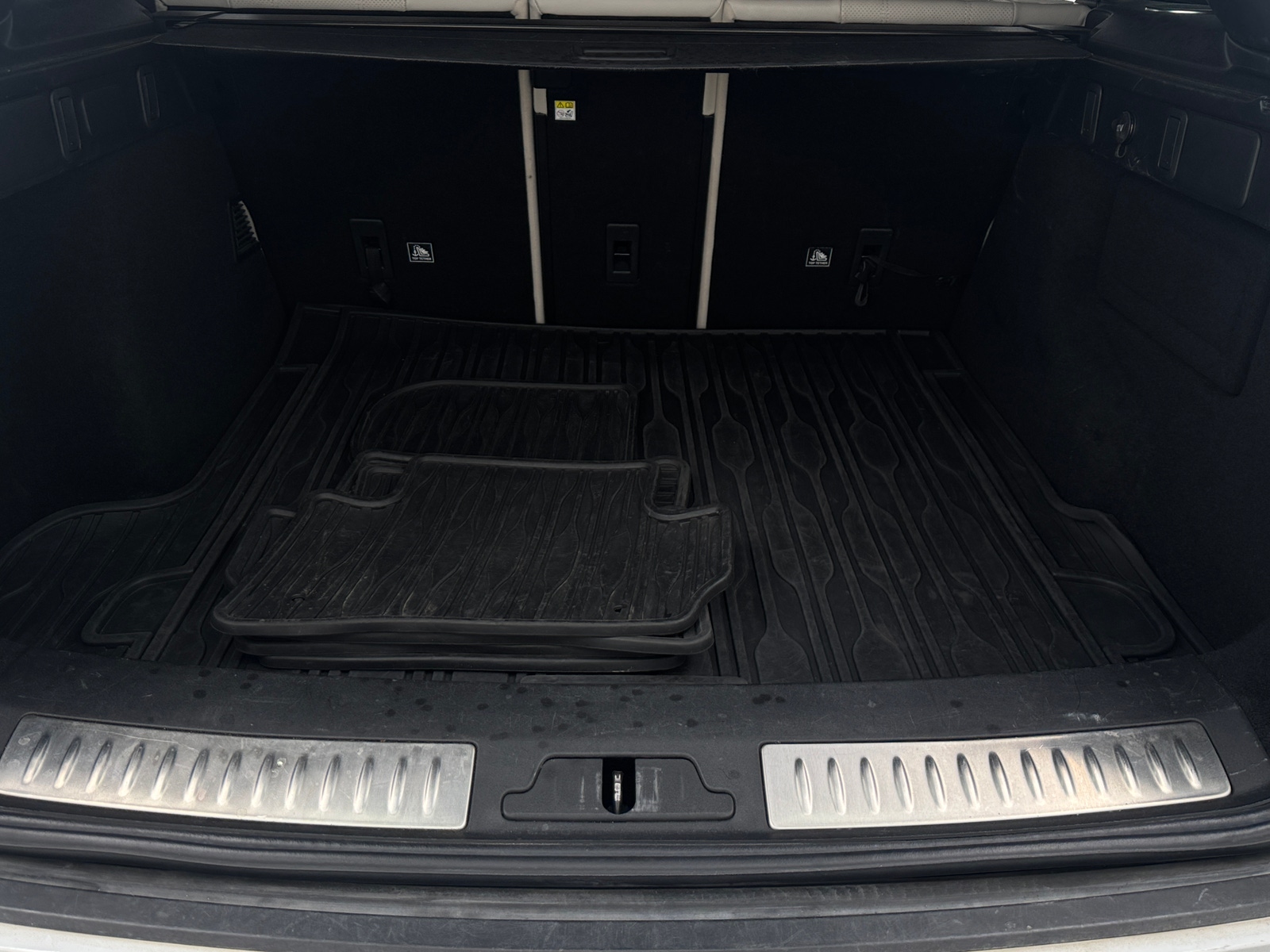 Thumbnail: 2020 Land Rover Range Rover Velar - 6