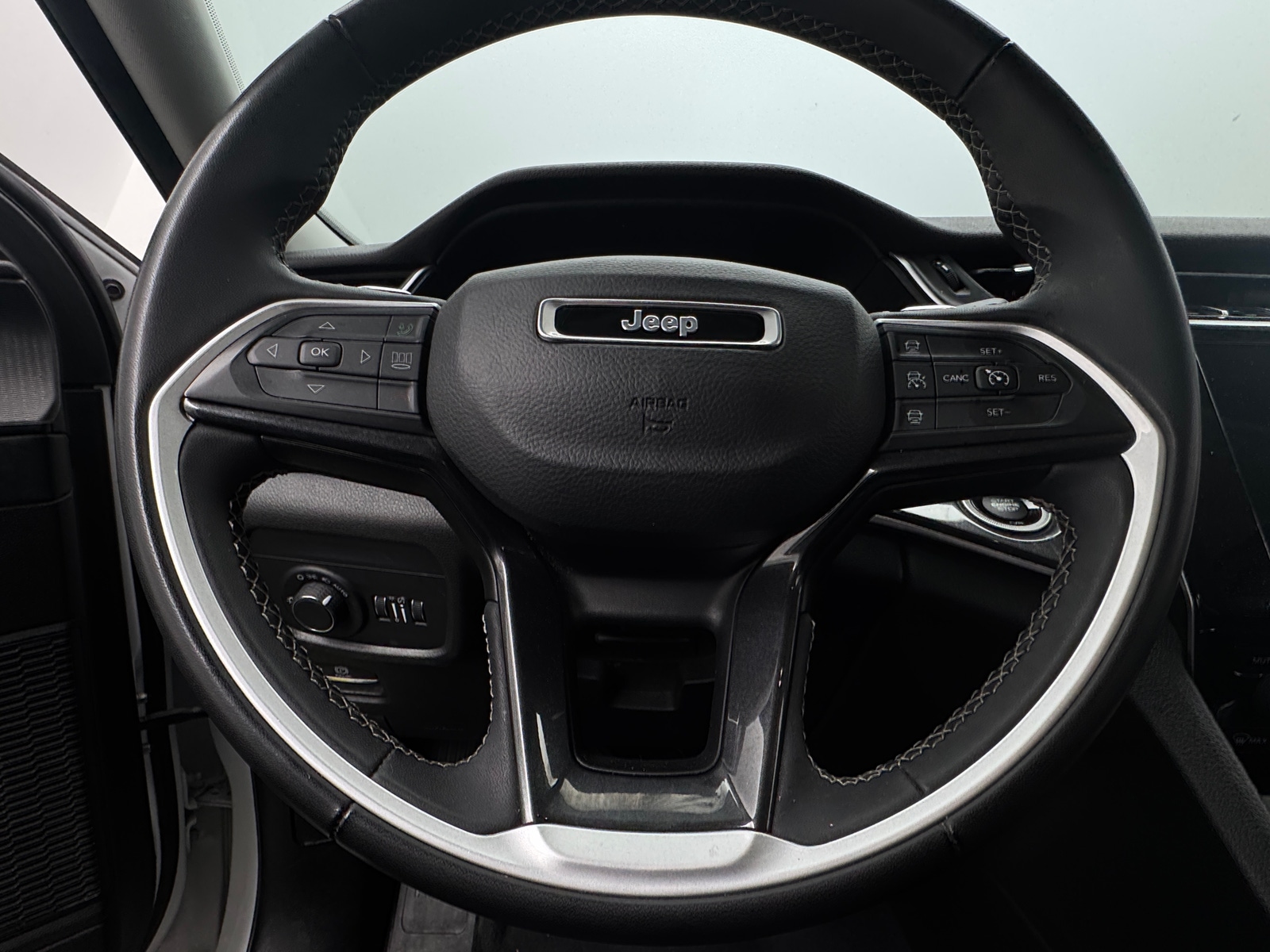 Thumbnail: 2023 Jeep Grand Cherokee L - 5