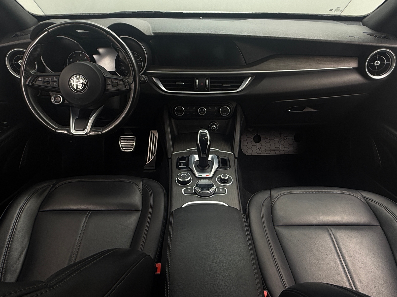 Thumbnail: 2022 Alfa Romeo Stelvio - 2