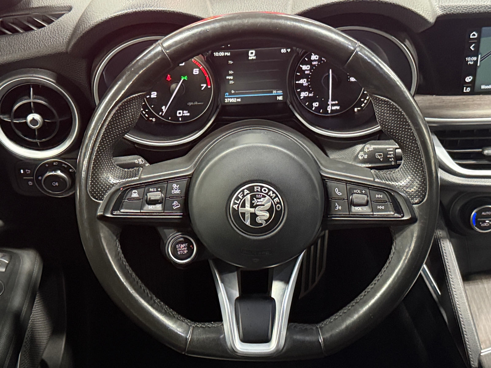 Thumbnail: 2022 Alfa Romeo Stelvio - 4