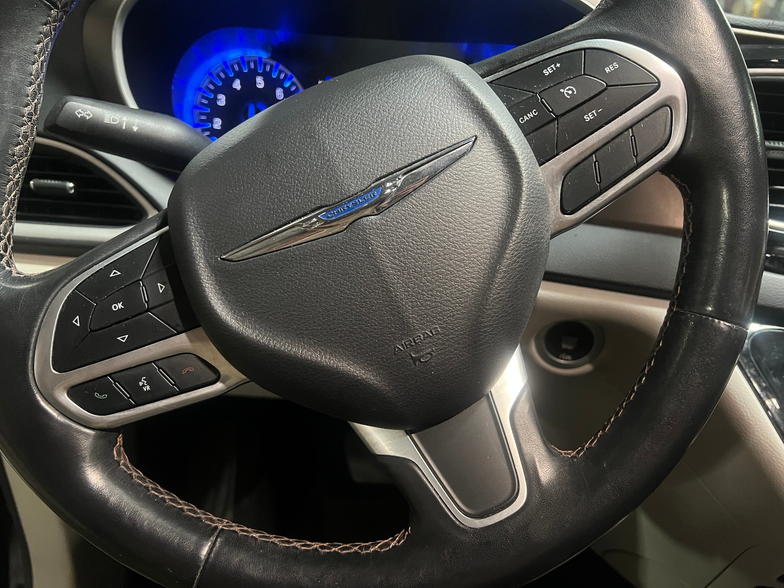 Thumbnail: 2019 Chrysler Pacifica - 4