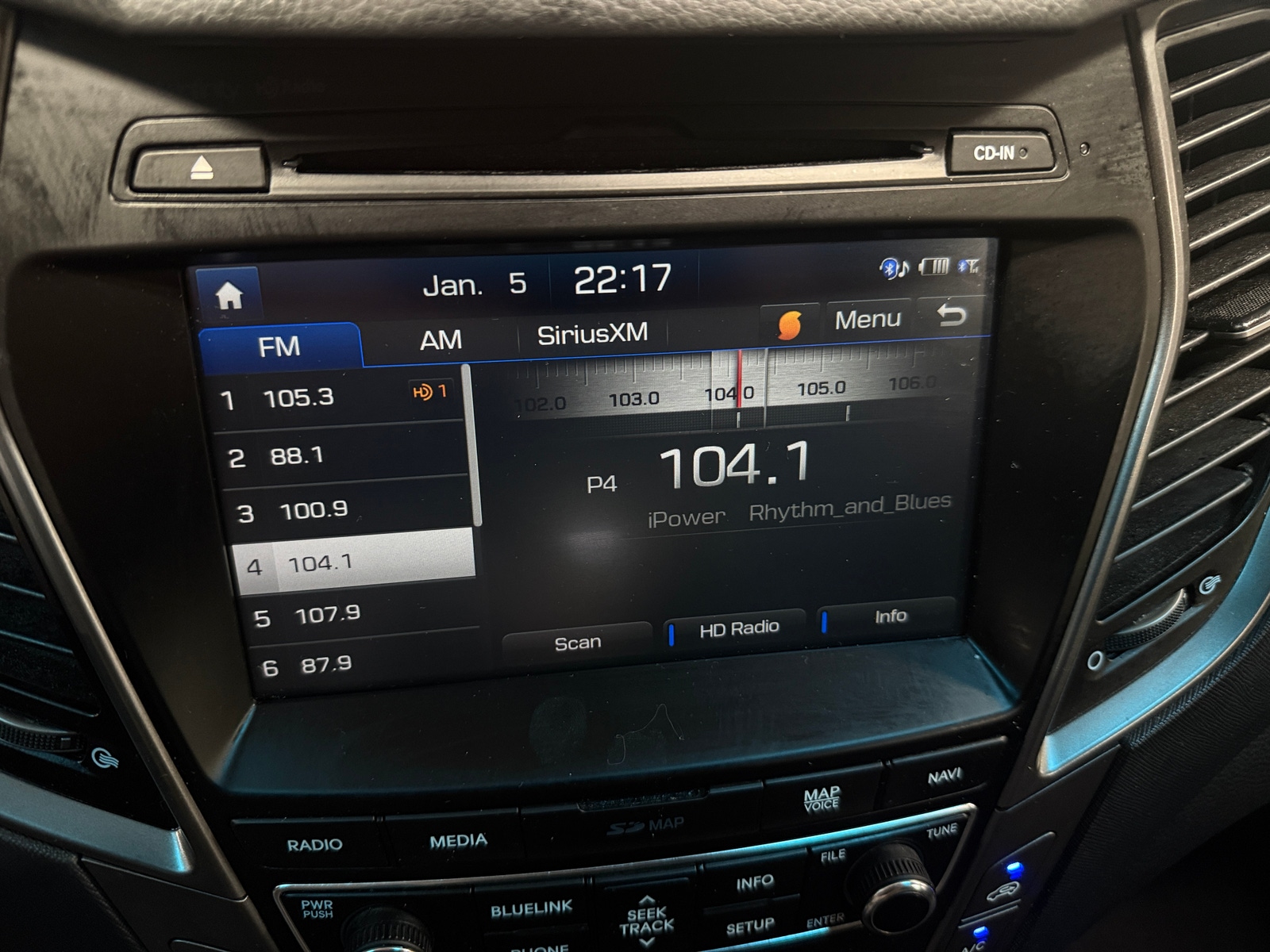 Thumbnail: 2018 Hyundai Santa Fe - 3