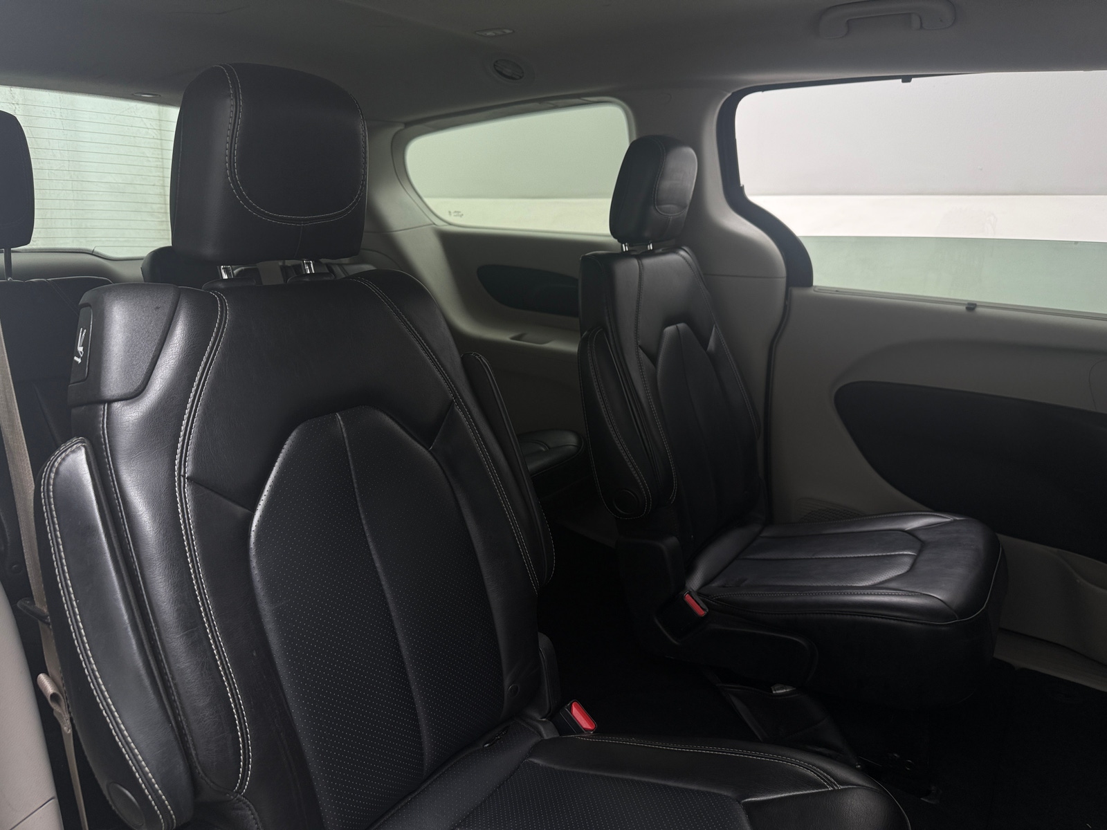 Thumbnail: 2021 Chrysler Voyager - 5