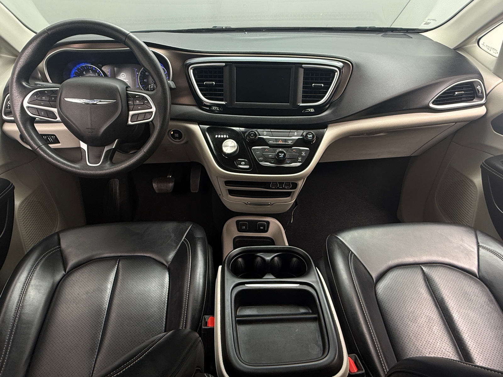 Thumbnail: 2021 Chrysler Voyager - 2