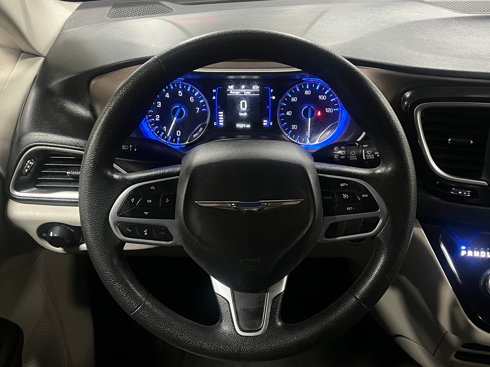 Thumbnail: 2021 Chrysler Voyager - 4