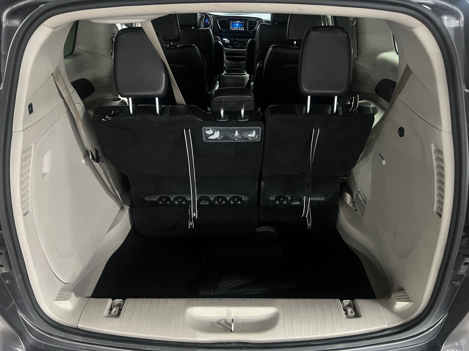 Thumbnail: 2021 Chrysler Voyager - 6