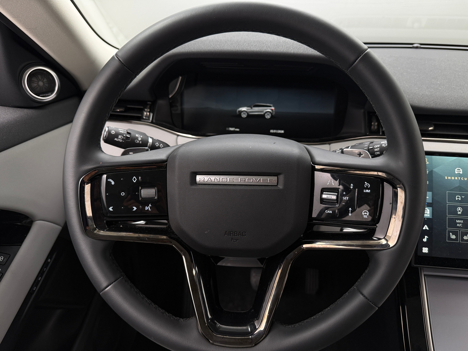 Thumbnail: 2025 Land Rover Range Rover Evoque - 4