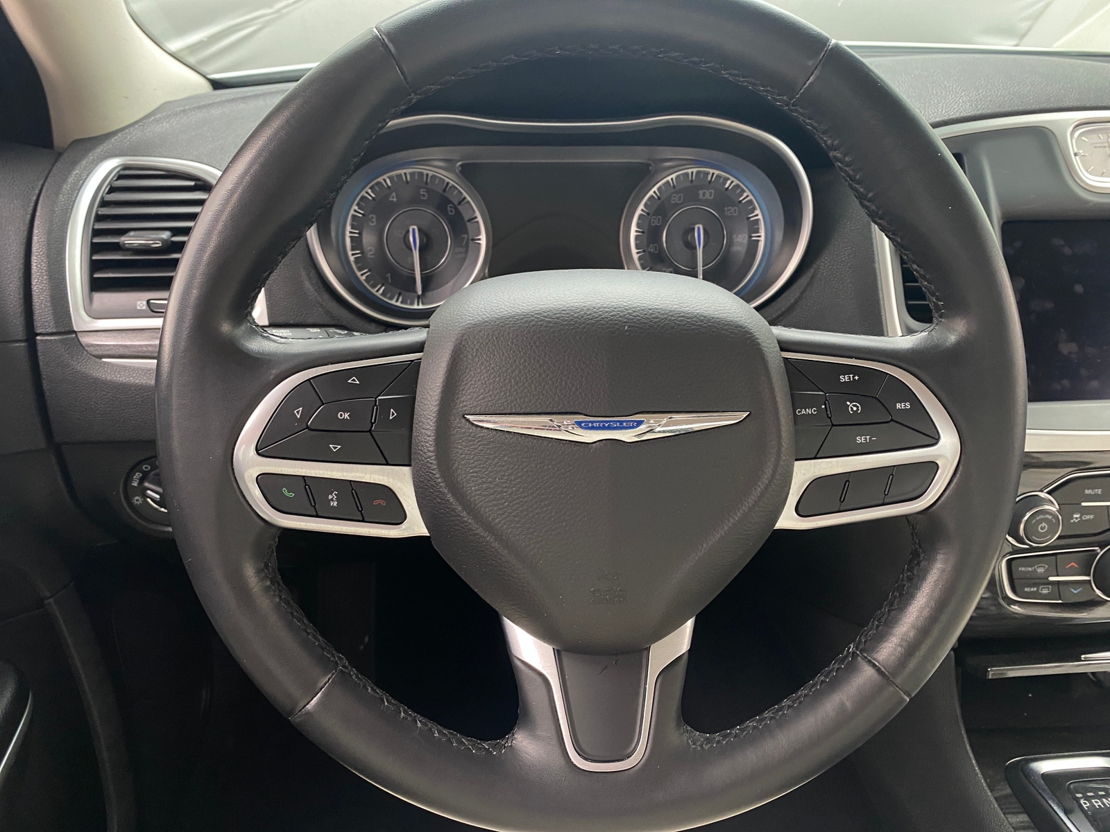 Thumbnail: 2022 Chrysler 300 - 4