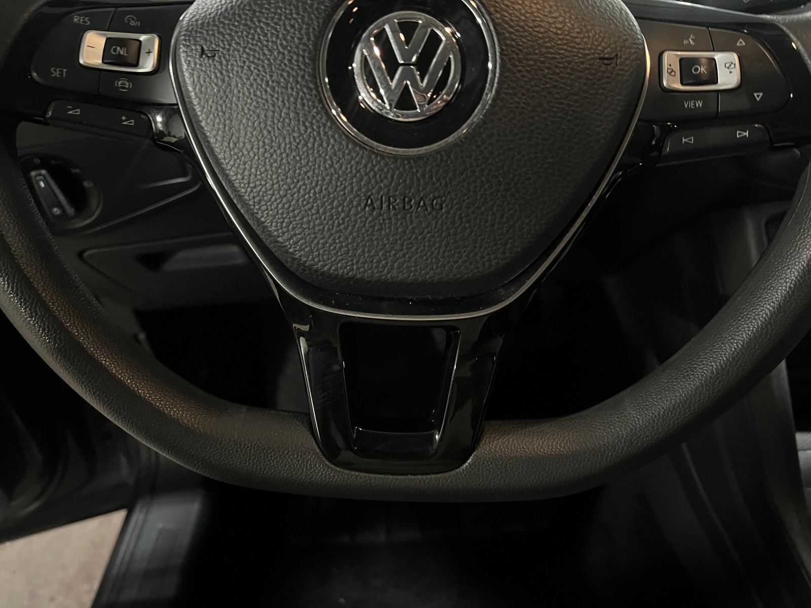 Thumbnail: 2020 Volkswagen Tiguan - 5