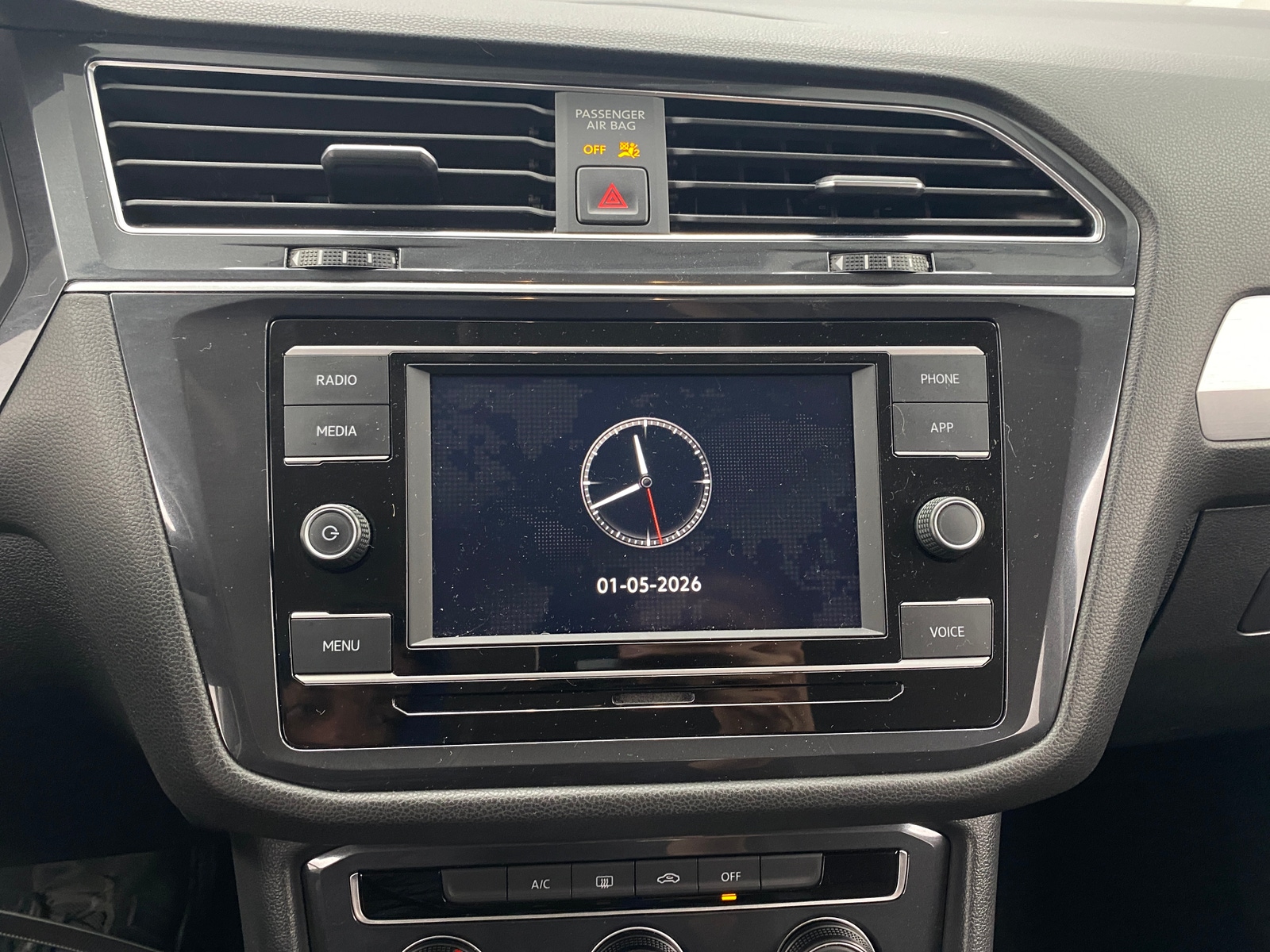 Thumbnail: 2020 Volkswagen Tiguan - 4