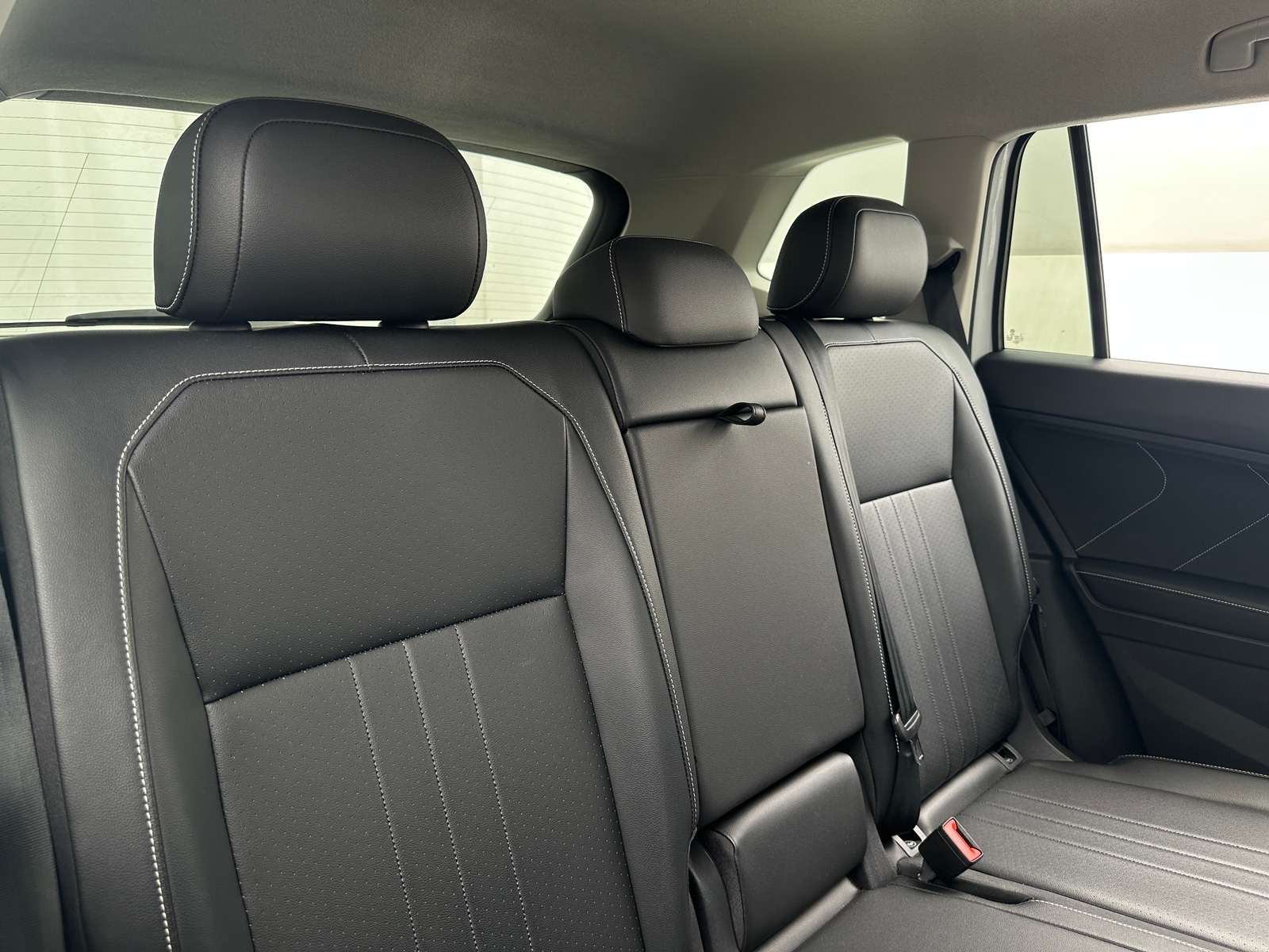 Thumbnail: 2022 Volkswagen Tiguan - 5