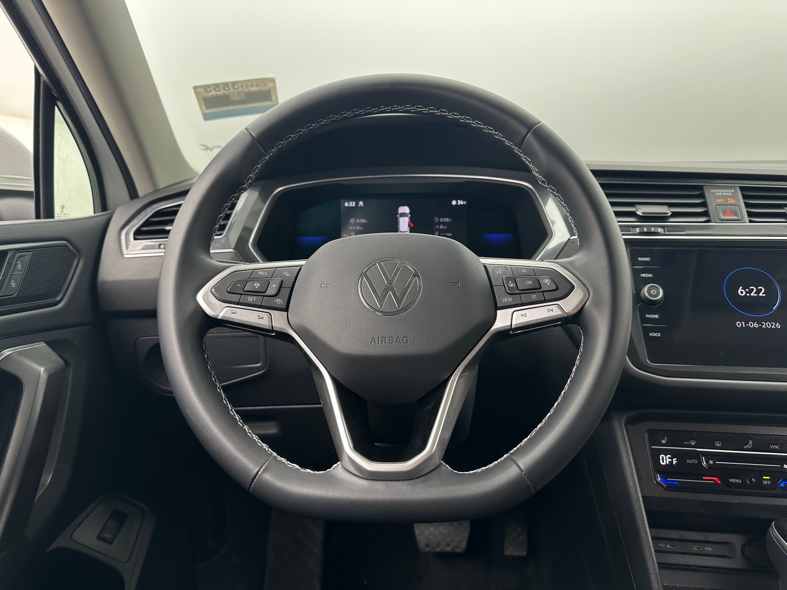 Thumbnail: 2022 Volkswagen Tiguan - 4