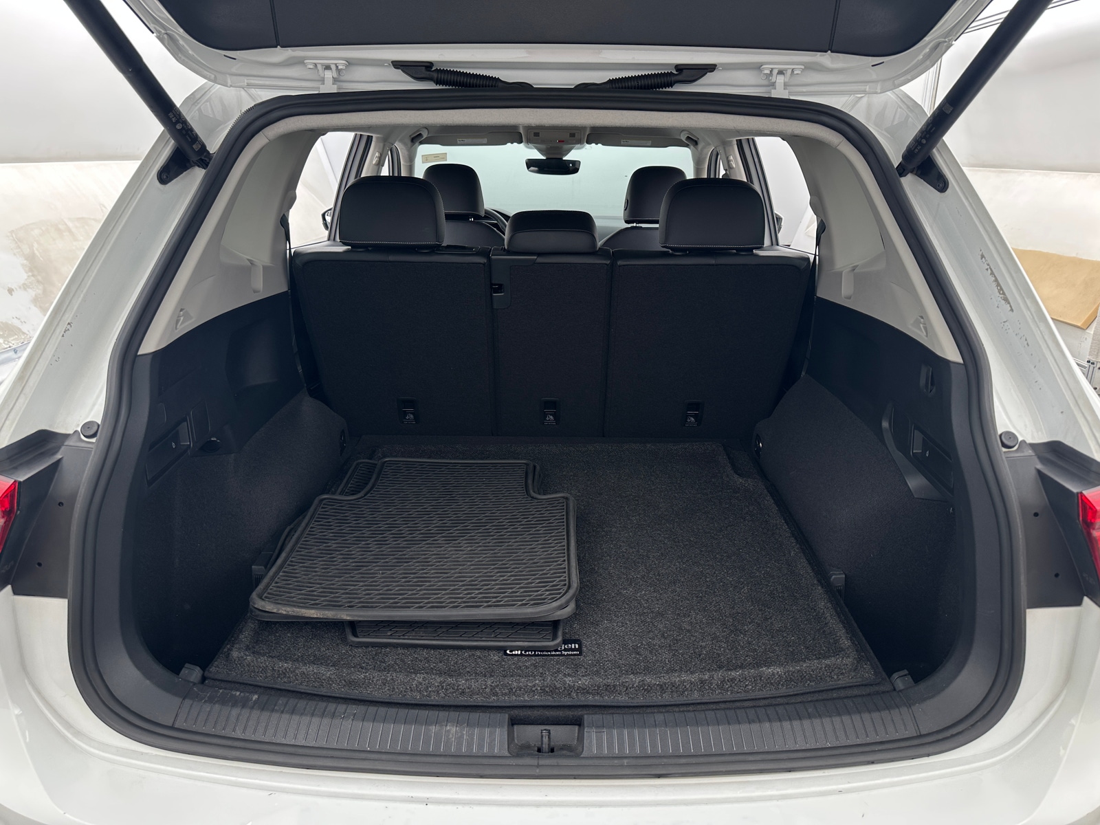 Thumbnail: 2022 Volkswagen Tiguan - 6