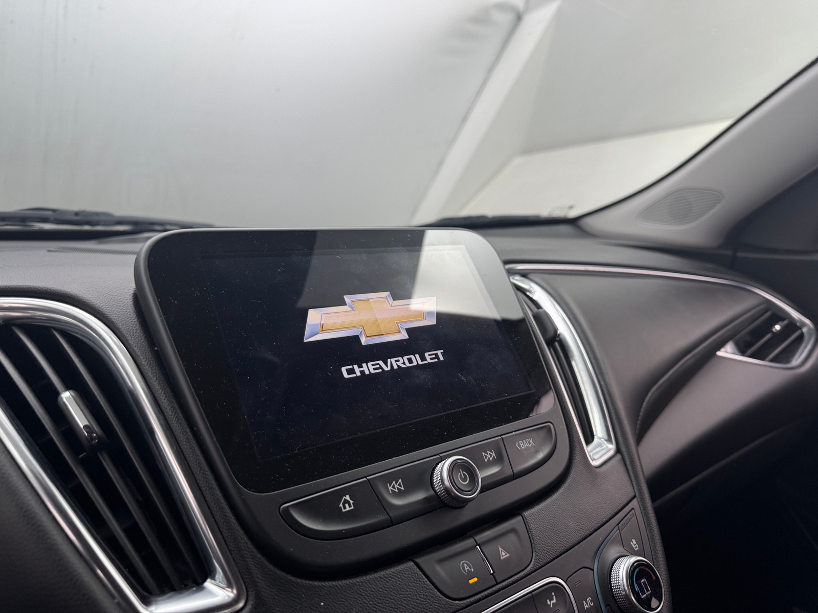 Thumbnail: 2024 Chevrolet Malibu - 3