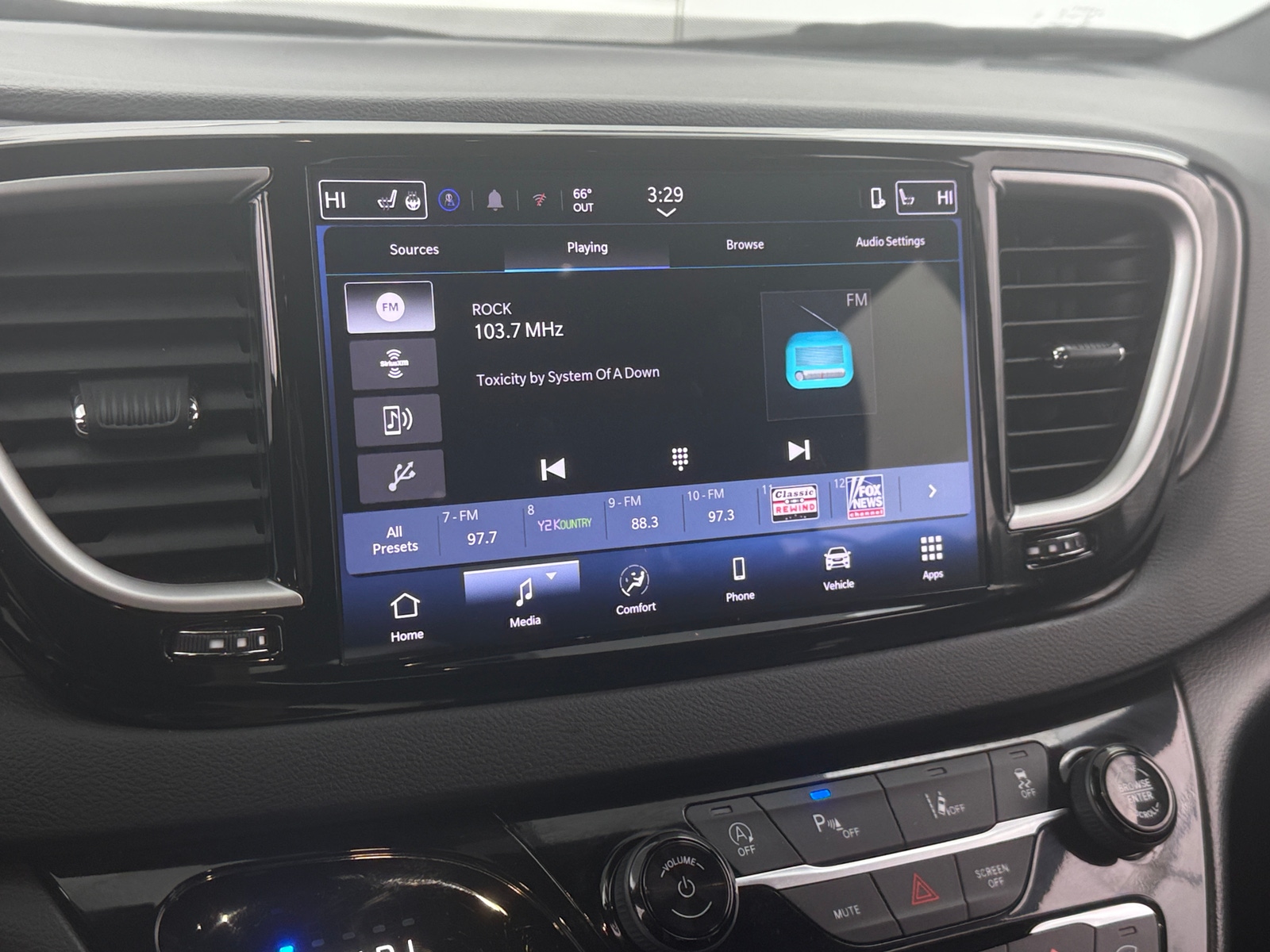 Thumbnail: 2025 Chrysler Pacifica - 3