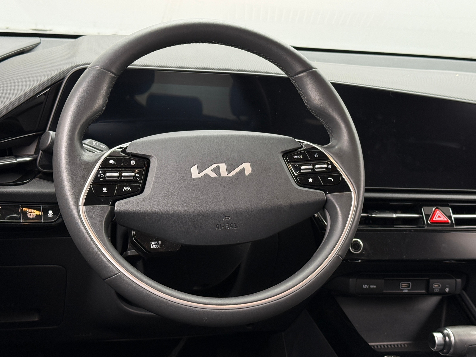 Thumbnail: 2023 Kia Niro - 4