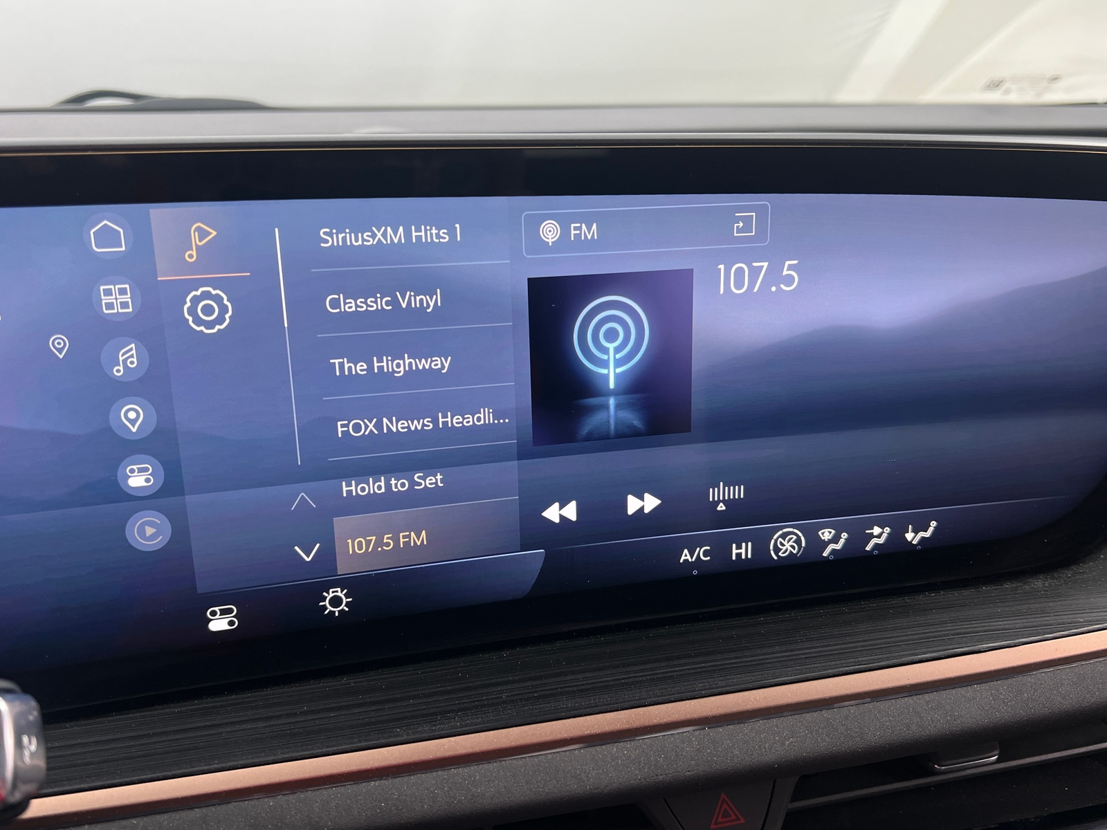 Thumbnail: 2024 Buick Envision - 3