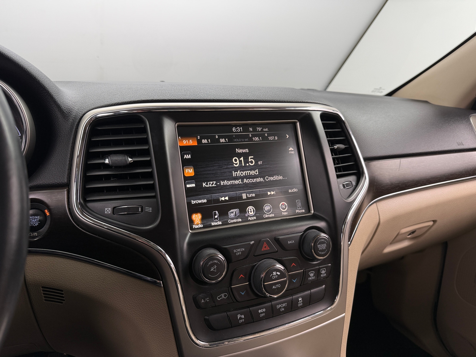 Thumbnail: 2017 Jeep Grand Cherokee - 3