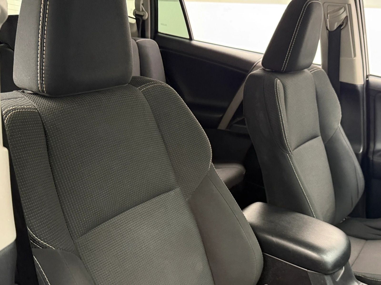 Thumbnail: 2017 Toyota RAV4 - 2