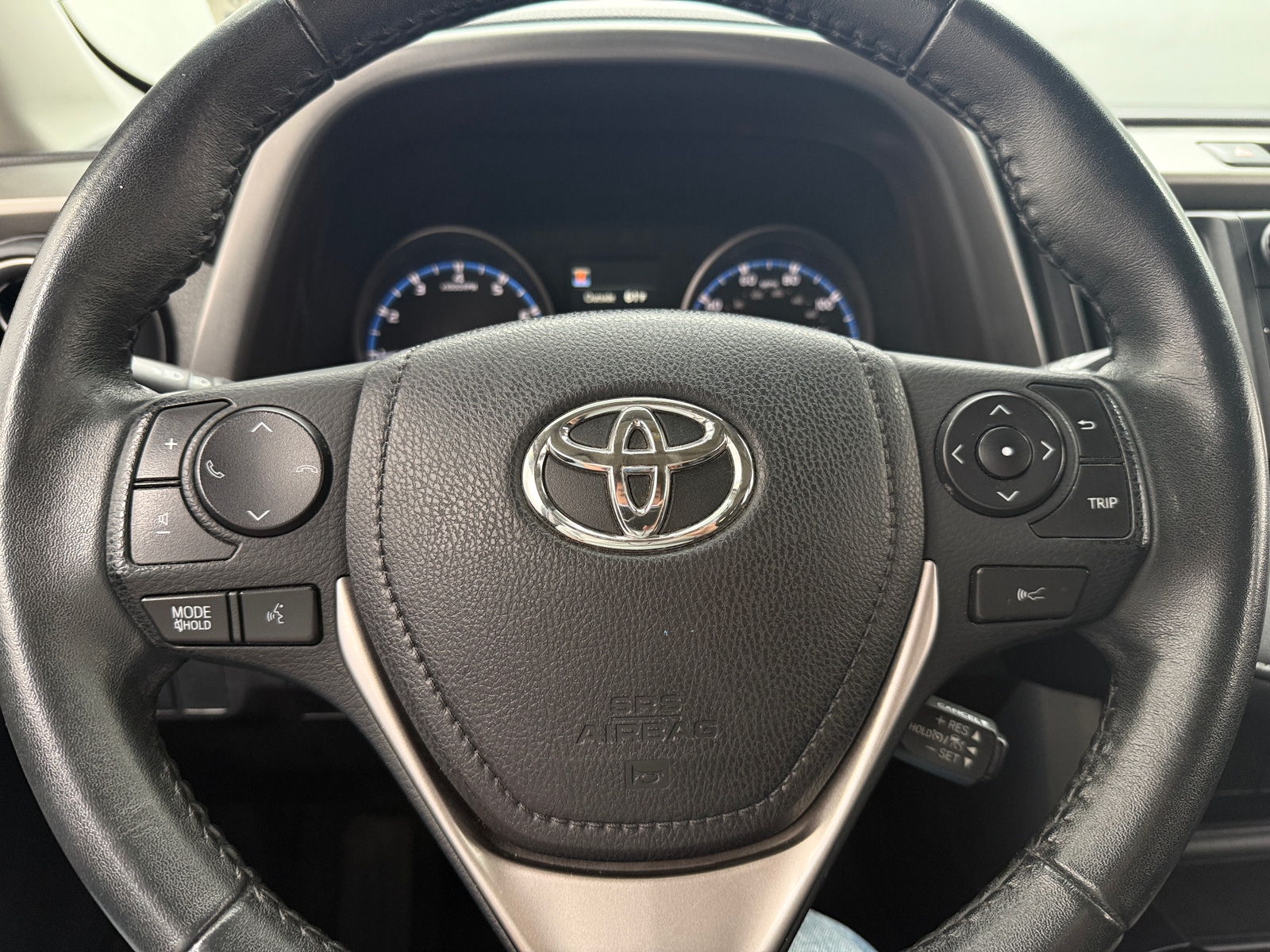 Thumbnail: 2017 Toyota RAV4 - 5