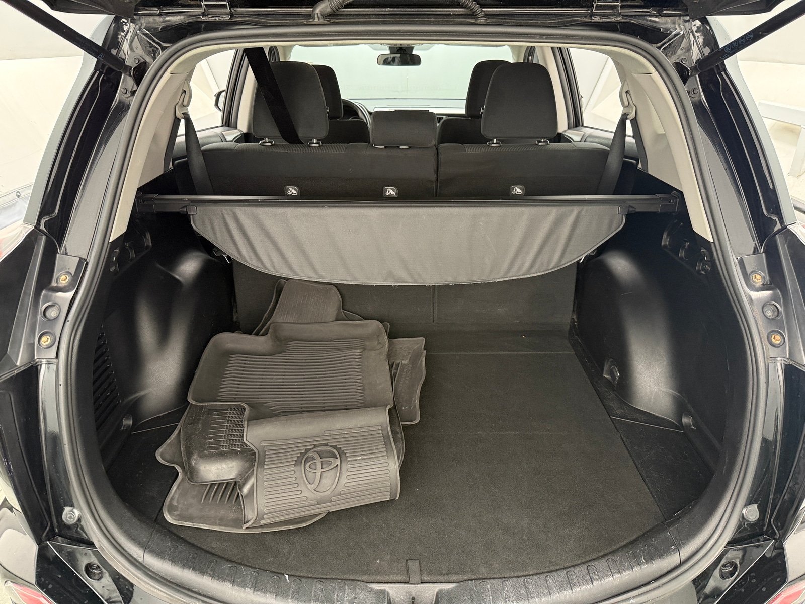 Thumbnail: 2017 Toyota RAV4 - 7