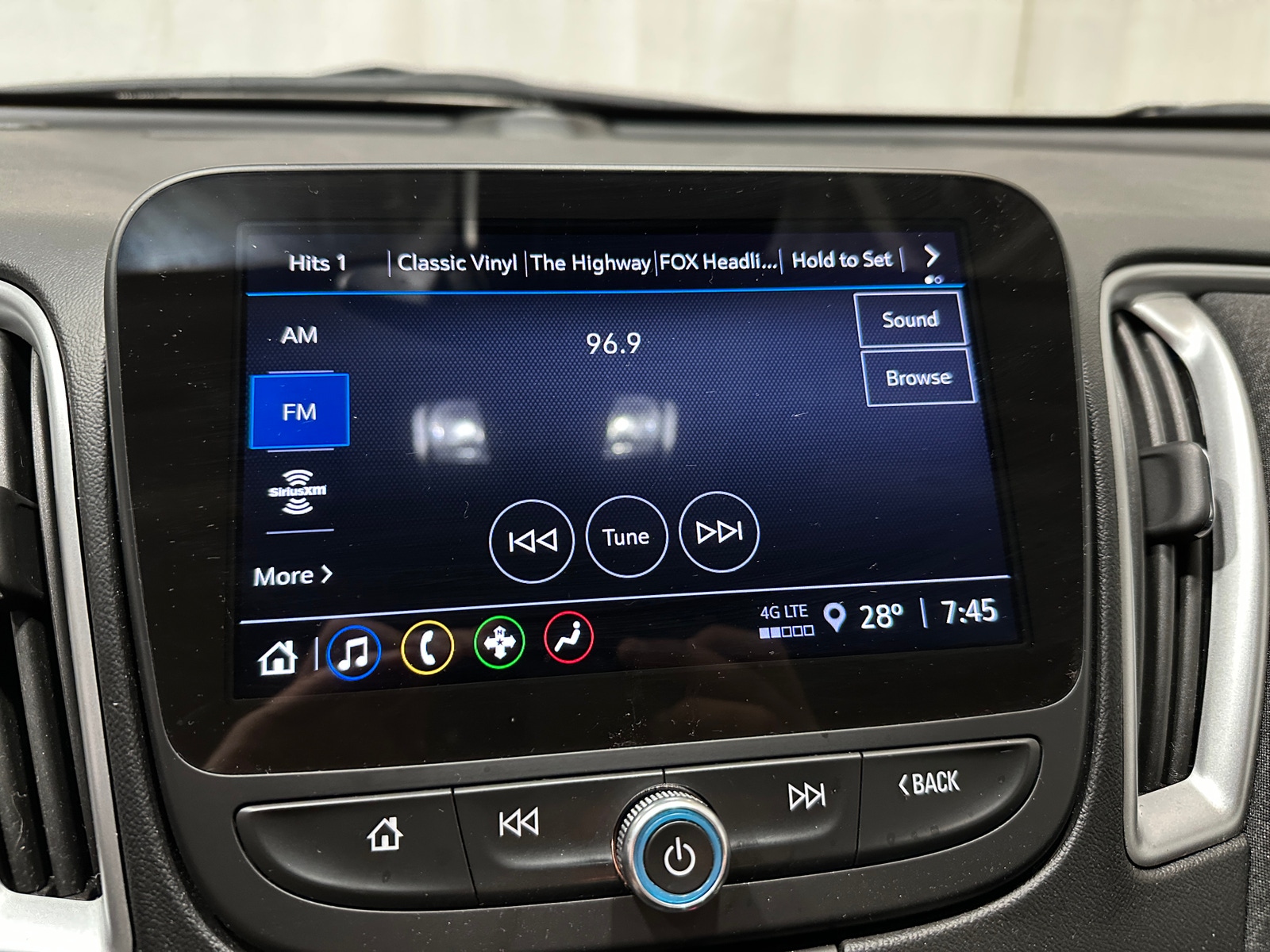 Thumbnail: 2024 Chevrolet Malibu - 4