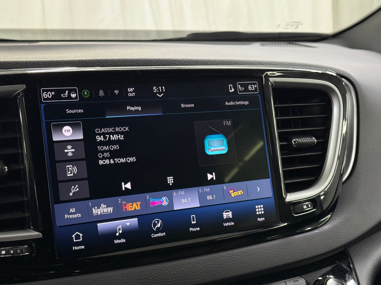 Thumbnail: 2025 Chrysler Pacifica - 3