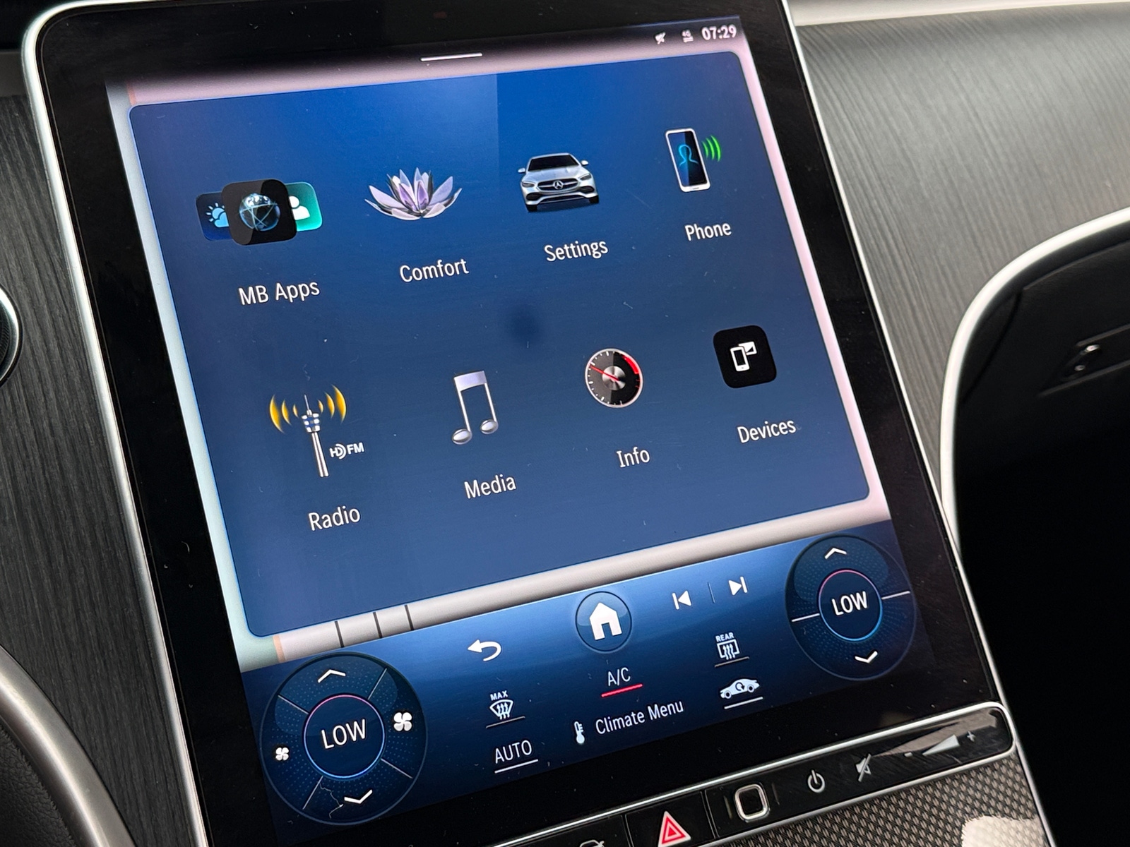 Thumbnail: 2022 Mercedes-Benz C-Class - 3