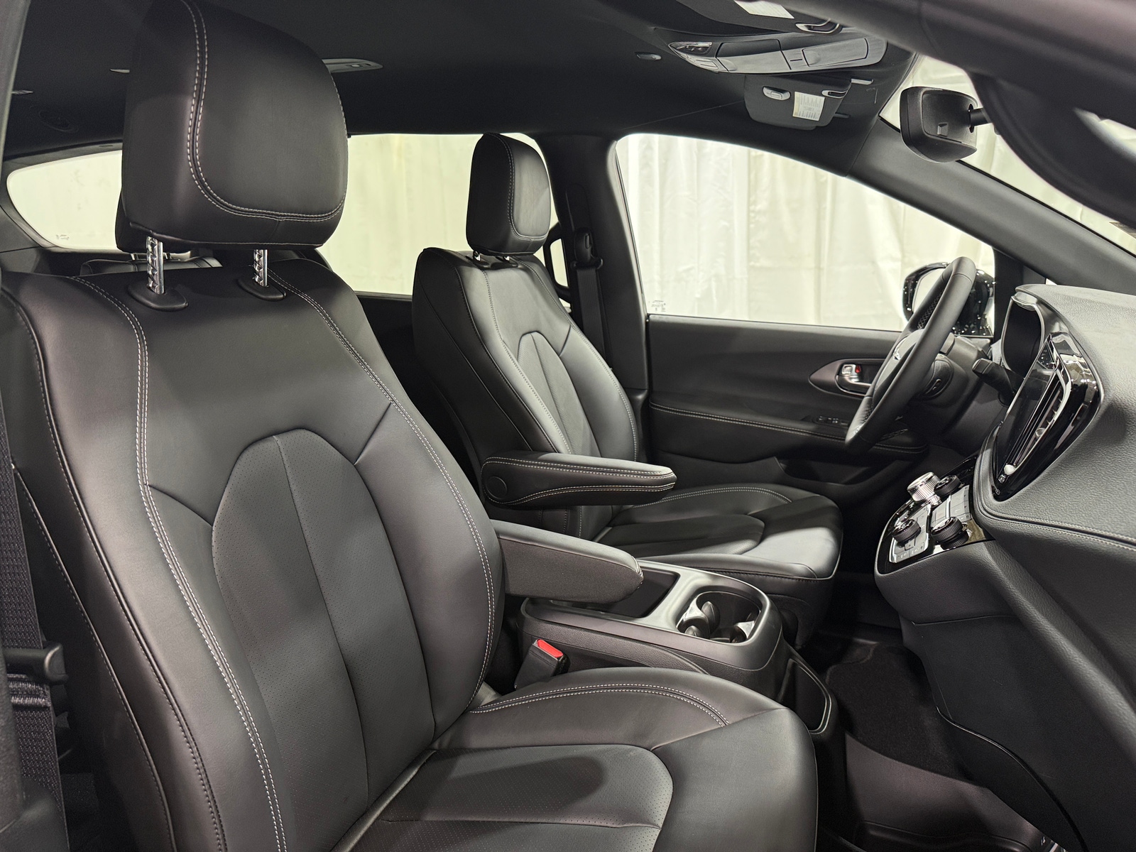 Thumbnail: 2026 Chrysler Pacifica - 2