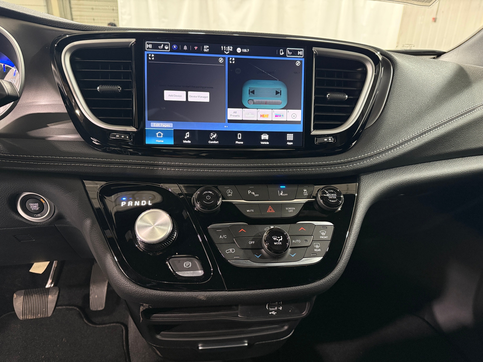 Thumbnail: 2026 Chrysler Pacifica - 4