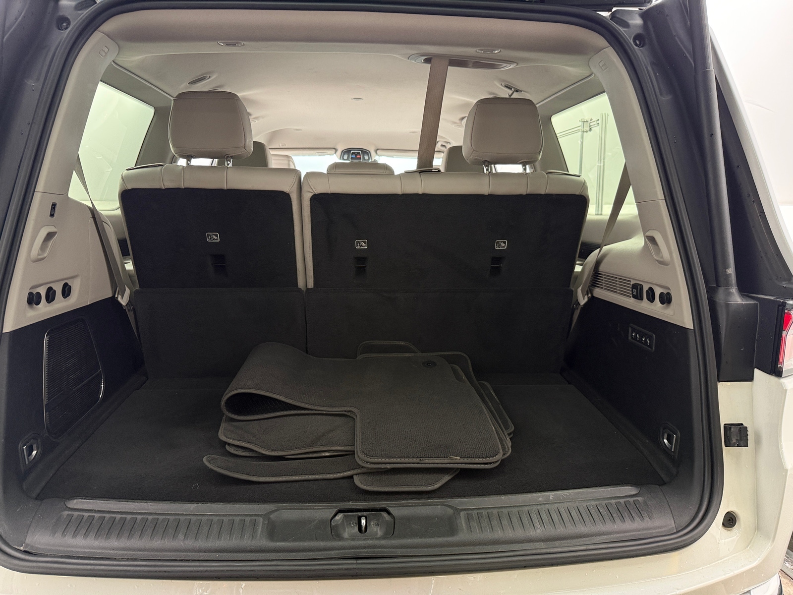 Thumbnail: 2024 Jeep Wagoneer - 6