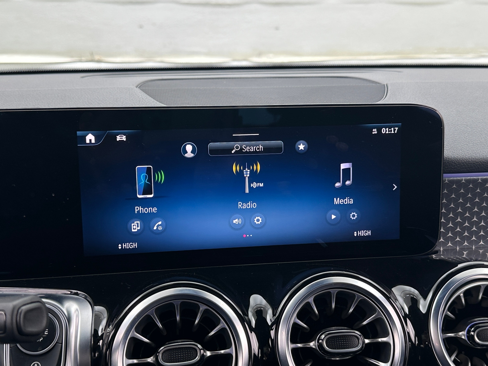 Thumbnail: 2025 Mercedes-Benz GLB - 3