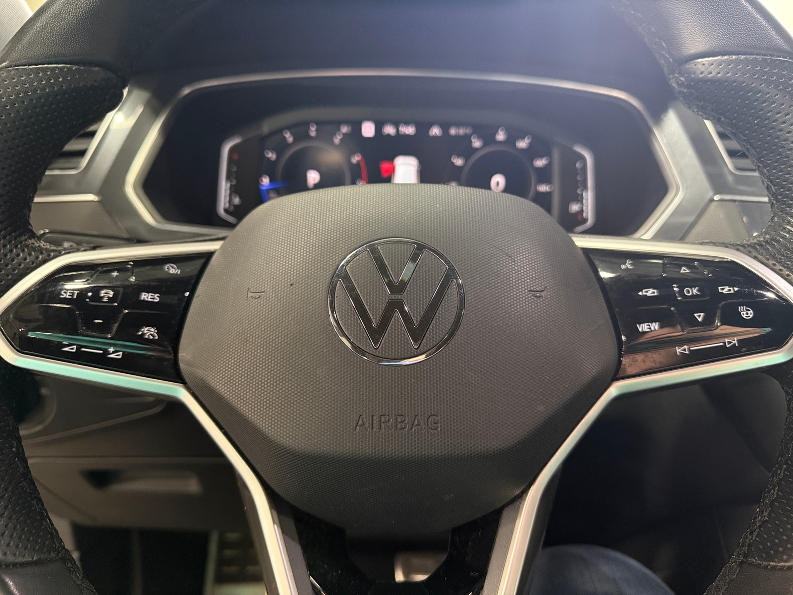 Thumbnail: 2022 Volkswagen Tiguan - 4