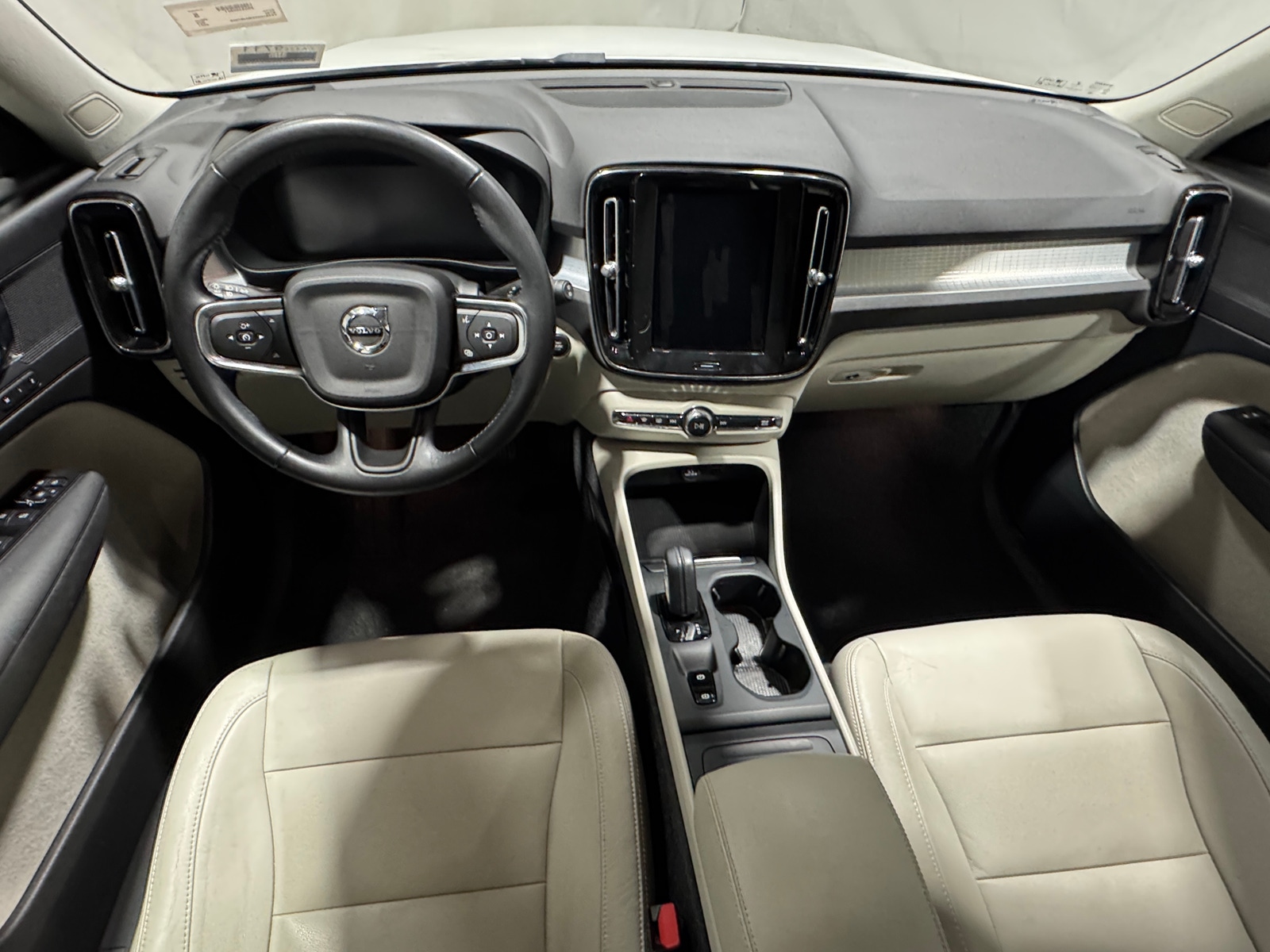 Thumbnail: 2021 Volvo XC40 - 2