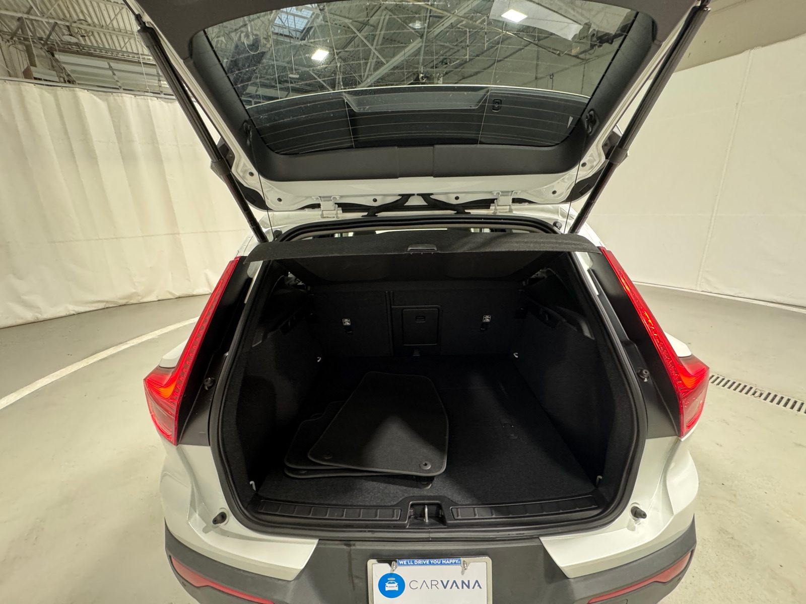 Thumbnail: 2021 Volvo XC40 - 6