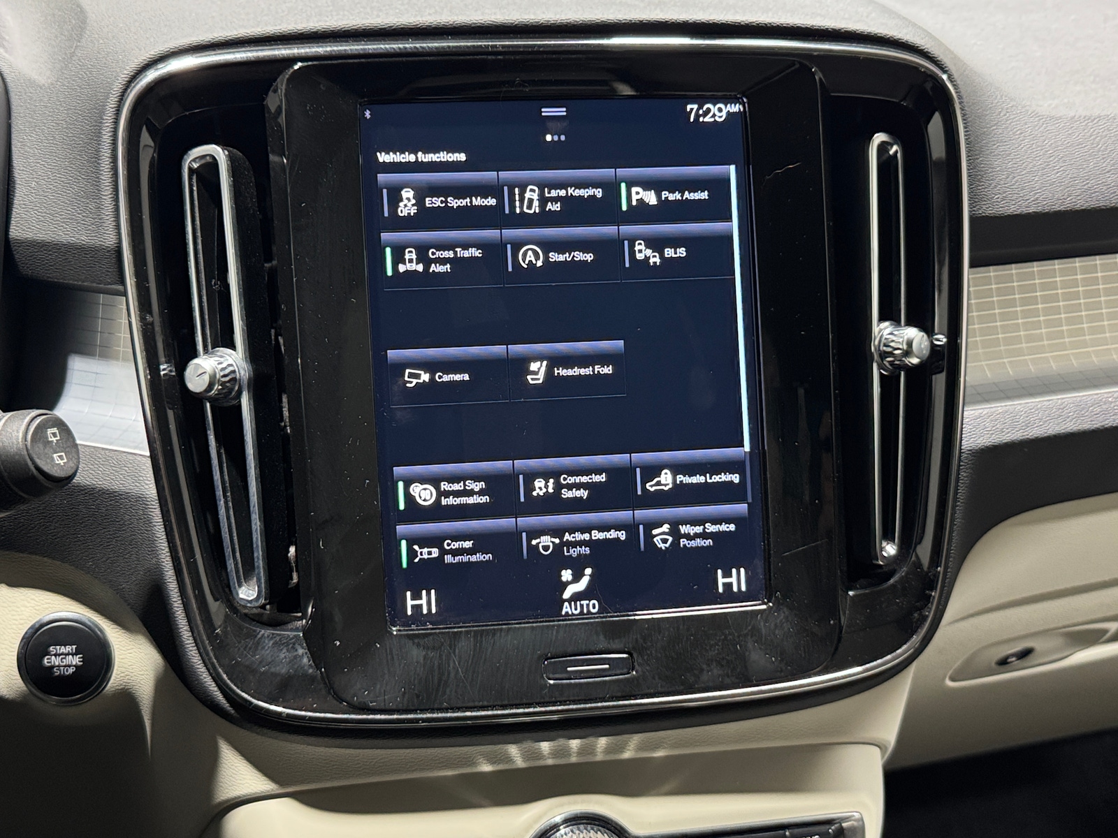 Thumbnail: 2021 Volvo XC40 - 3