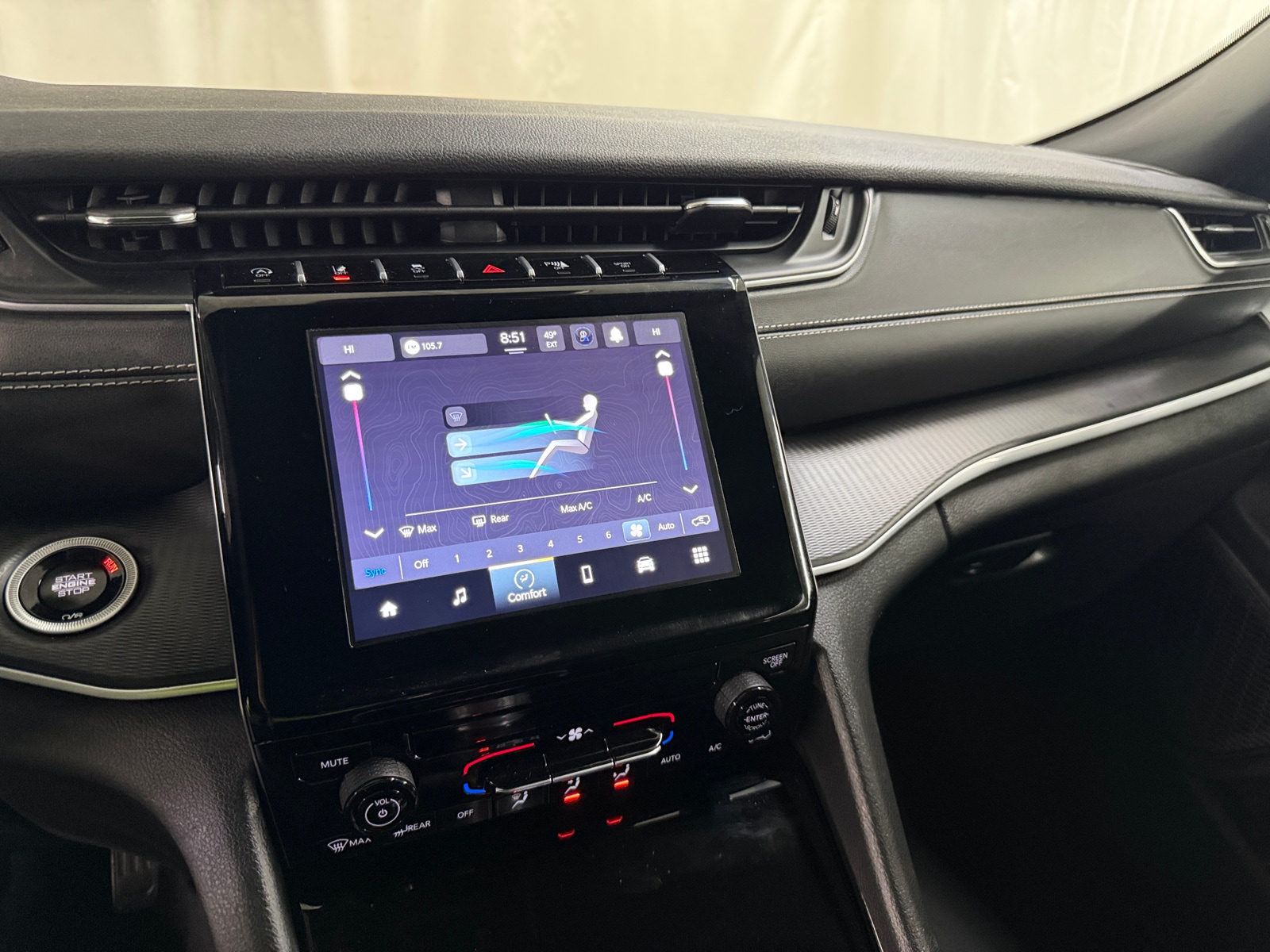 Thumbnail: 2024 Jeep Grand Cherokee - 4