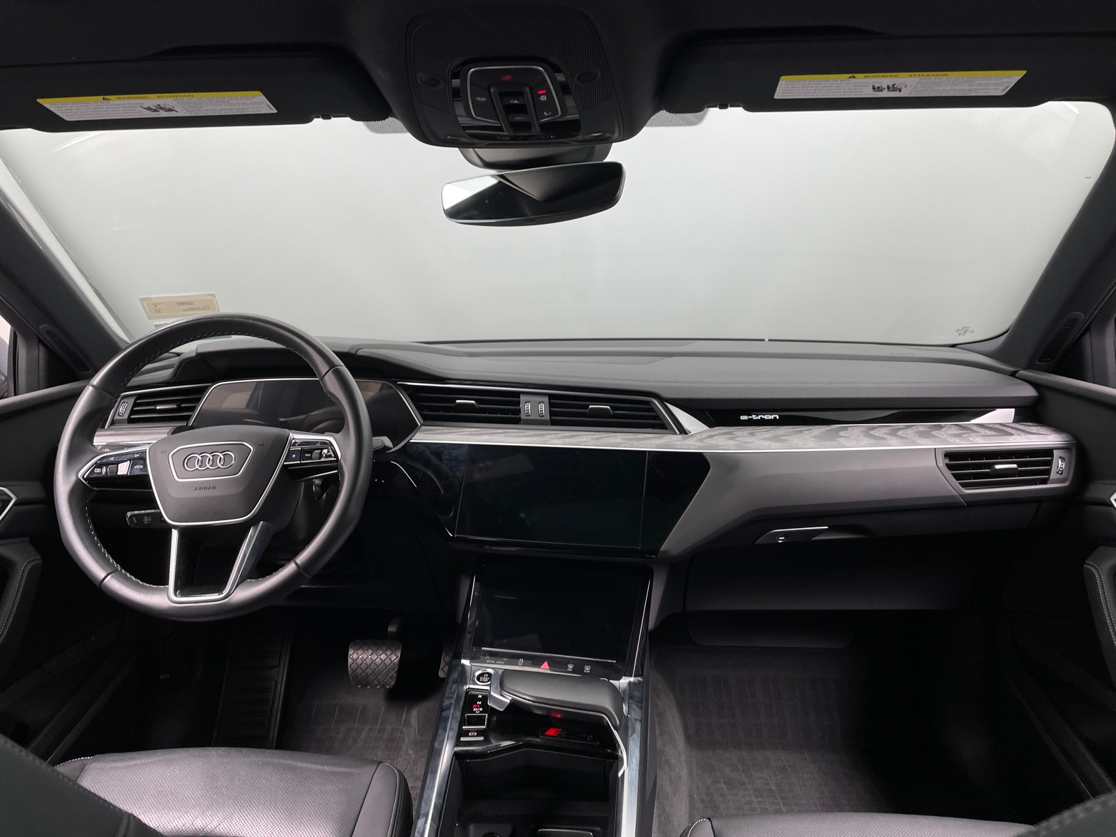 Thumbnail: 2023 Audi e-tron S - 2