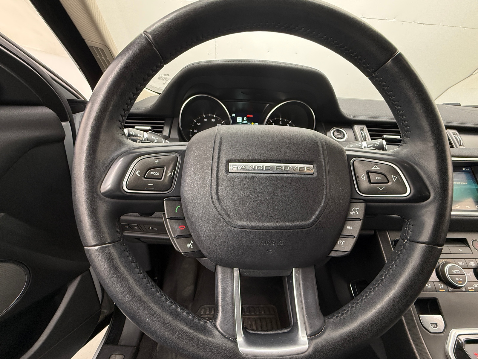 Thumbnail: 2019 Land Rover Range Rover Evoque - 4