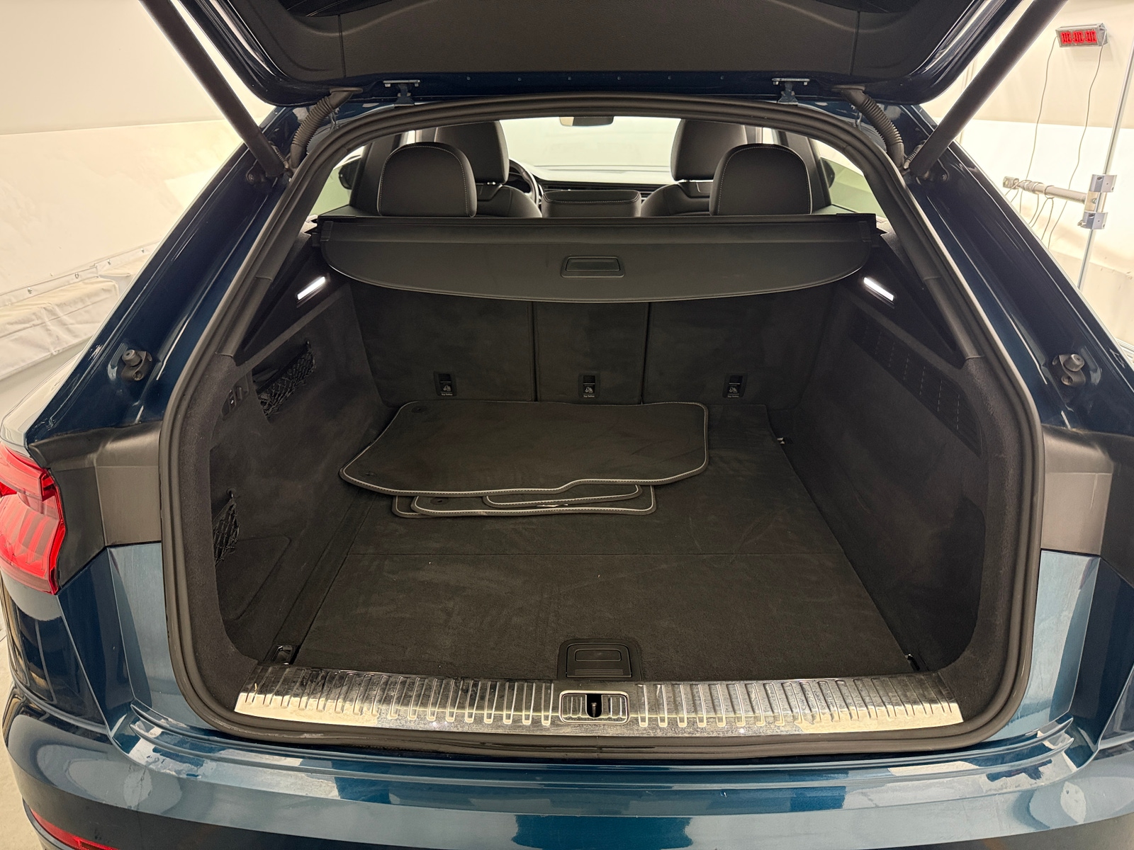 Thumbnail: 2020 Audi Q8 - 6