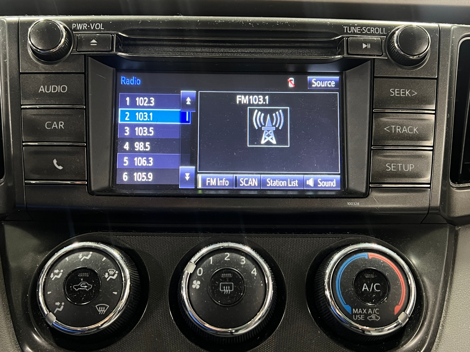 Thumbnail: 2015 Toyota RAV4 - 4