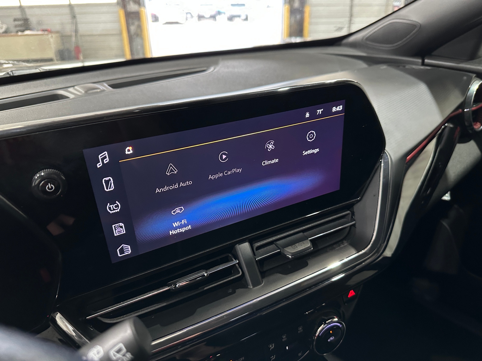 Thumbnail: 2025 Chevrolet Trax - 3