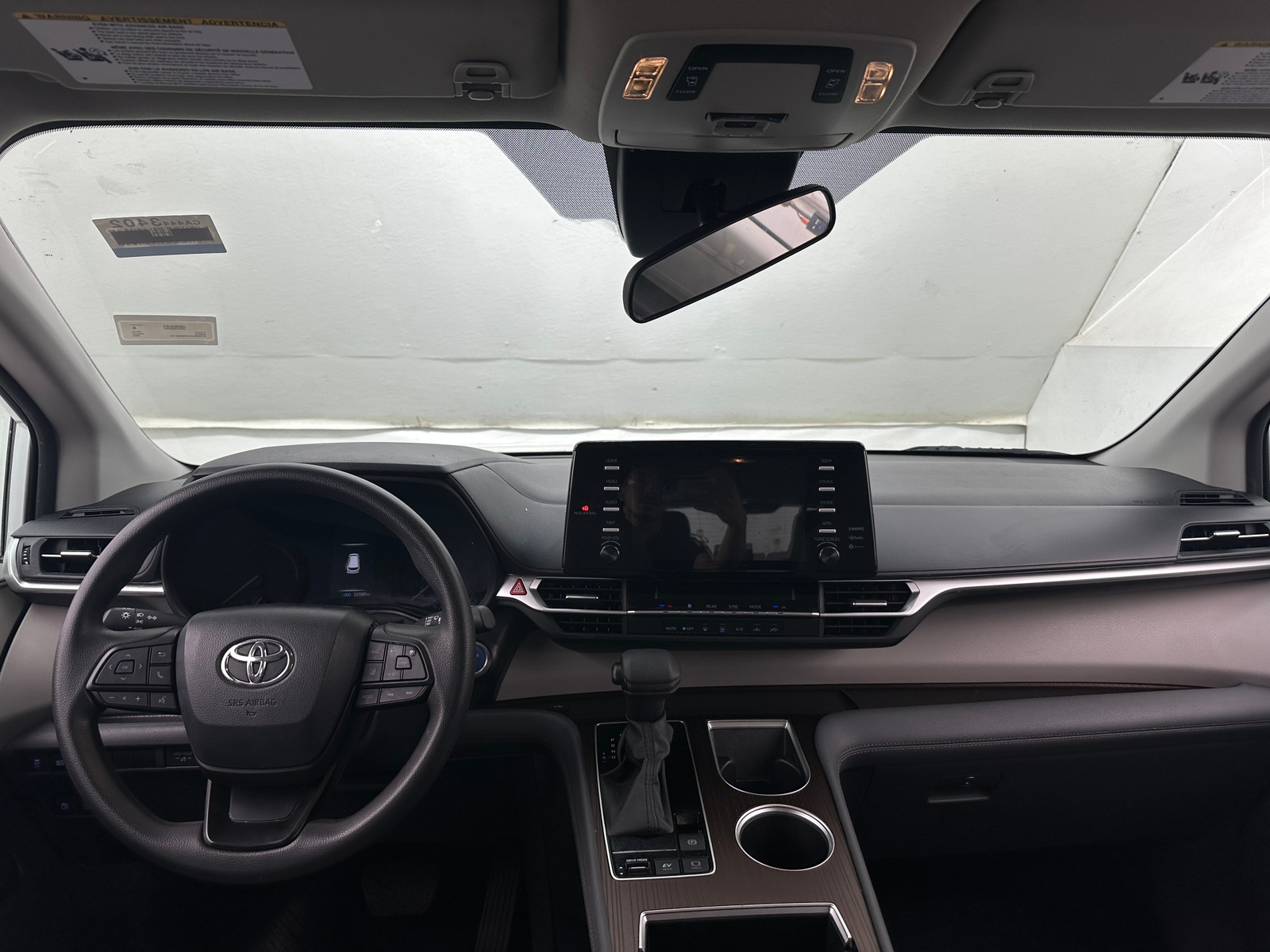 Thumbnail: 2024 Toyota Sienna - 3